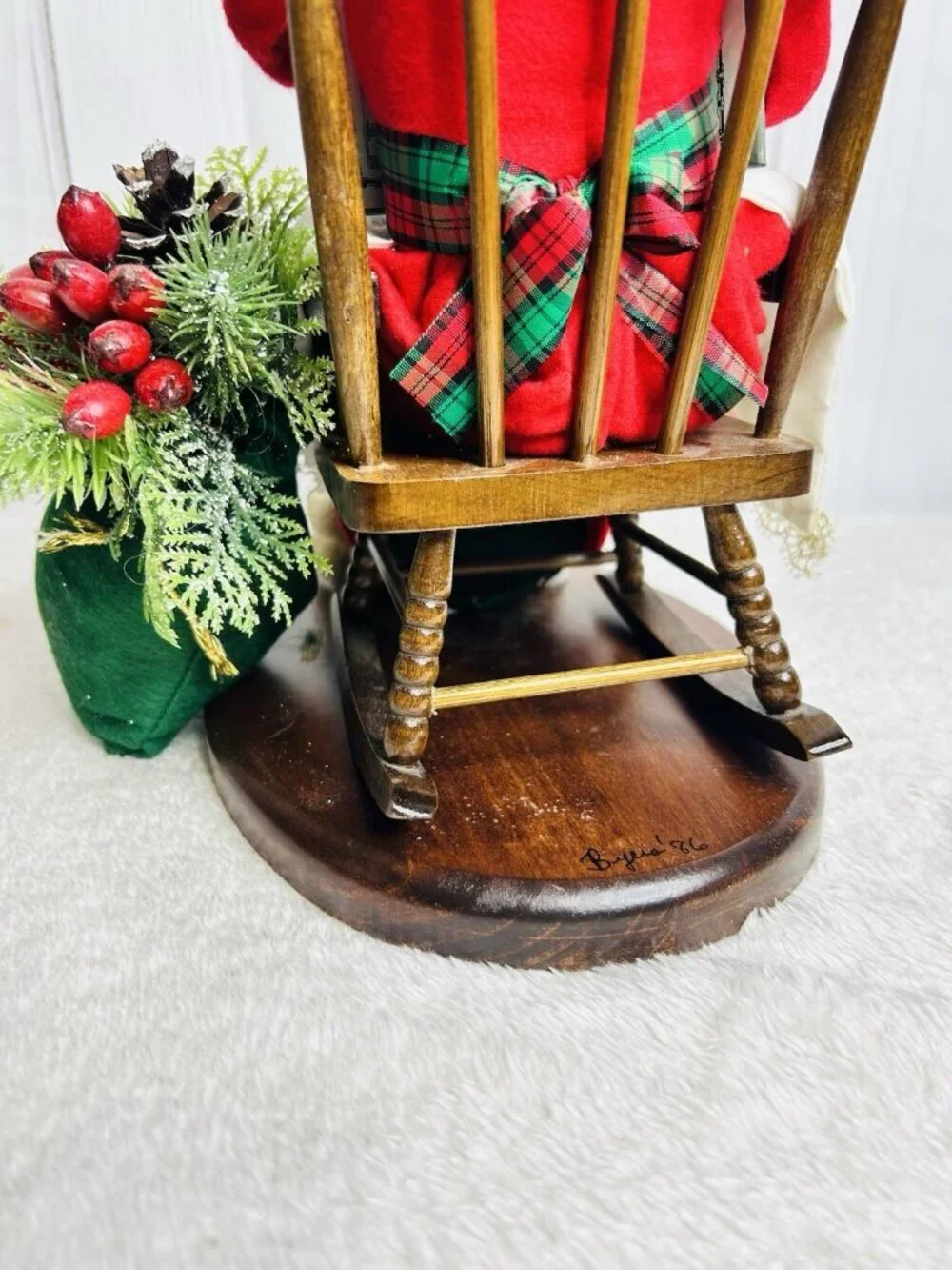 Byers Choice The Carolers Mrs. Claus Rocking Chair Wooden Base 1986 Vintage